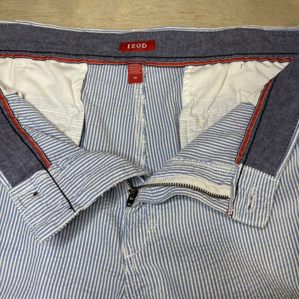 IZOD Men's Shorts Size 36 x 10.5 Seersucker Blue White Striped FLAT FRONT CHINO - Picture 3 of 6